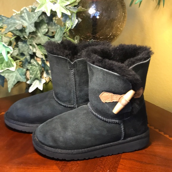 UGG Black Ebony Wooden Toggle Boots - Picture 2 of 8